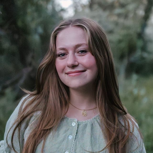 Emma Barney, Social Media Manager